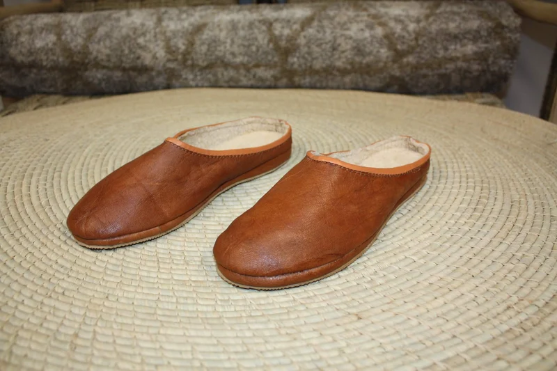 Confortables Chaussons ouverts en CUIR Camel - fourrure Chaude - Couture "cousu retourné" - Homme et Femme - Du 35 au 45