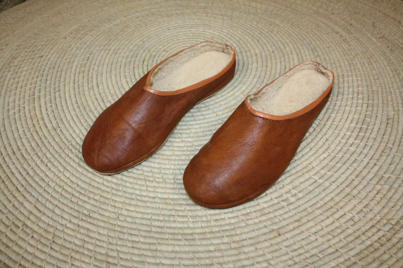 Confortables Chaussons ouverts en CUIR Camel - fourrure Chaude - Couture "cousu retourné" - Homme et Femme - Du 35 au 45