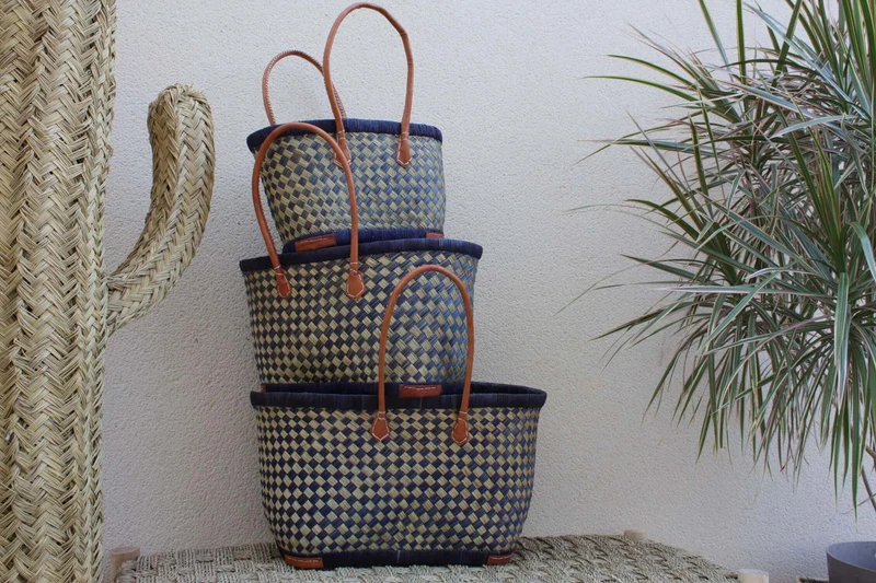 Beau panier à courses - MADAGASCAR - Sac Cabas DAMIER Bleu & Naturel - Tressé à la main - 3 tailles au choix - plage osier paille