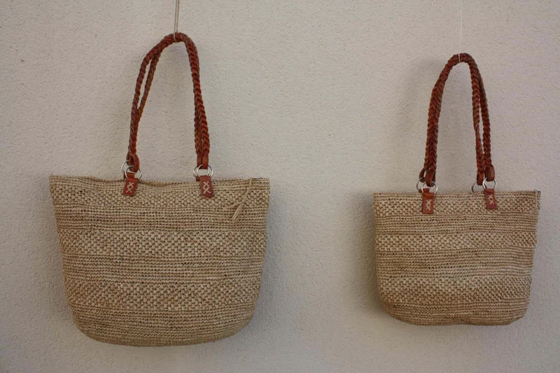 Sac CROCHET RAPHIA - Anses Tresses Cuir + Double Tressage + Pochette intérieure - 100% NATUREL - Fait Main - Artisanat Madagascar -