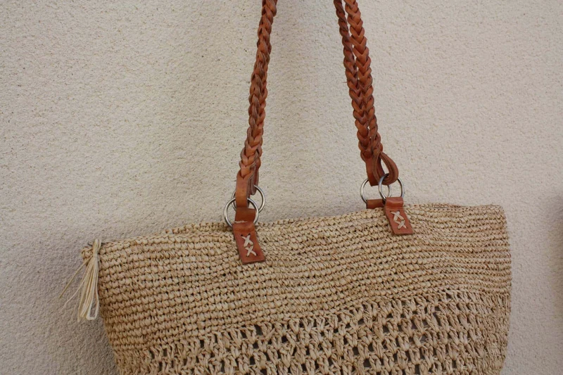 SAC CROCHET RAPHIA - Anses Tresses Cuir - Fond Rond - Poche intérieure - Naturel - Fait Main - Artisanat de Madagascar -