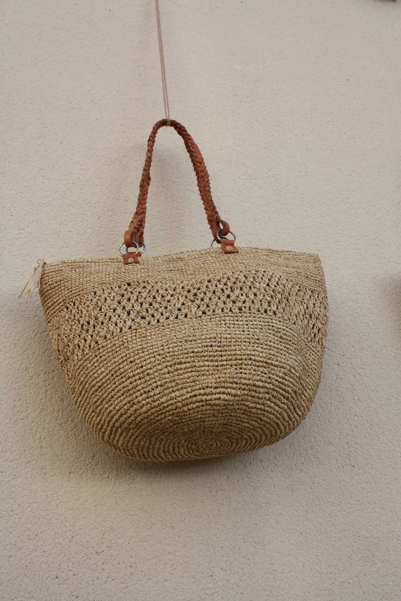 SAC CROCHET RAPHIA - Anses Tresses Cuir - Fond Rond - Poche intérieure - Naturel - Fait Main - Artisanat de Madagascar -