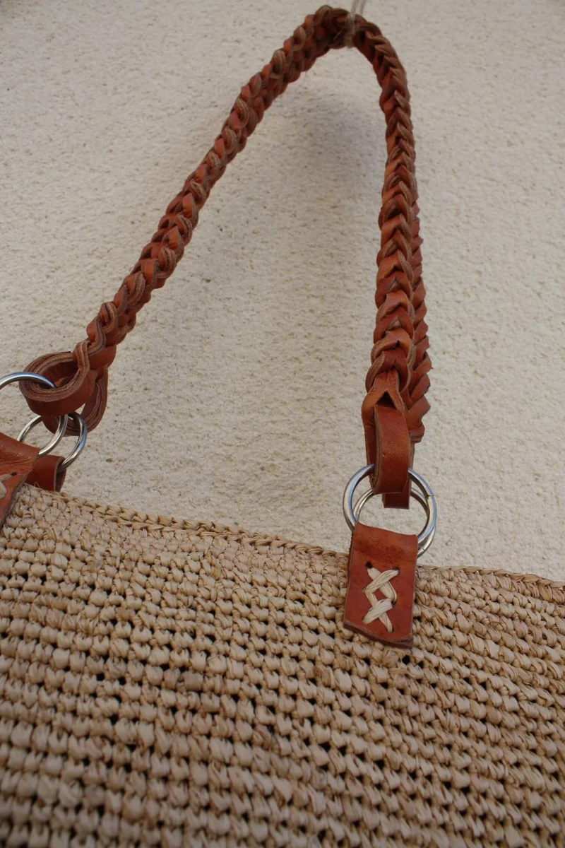 SAC CROCHET RAPHIA - Anses Tressées Cuir - Tressage serré & Pochette zippé - Entièrement Fait Main - Artisanat Madagascar -