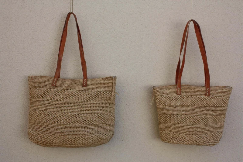 SAC CROCHET RAPHIA - Anses Longues - Double tressage & Pochette zippé - Entièrement Fait Main - Artisanat Madagascar -