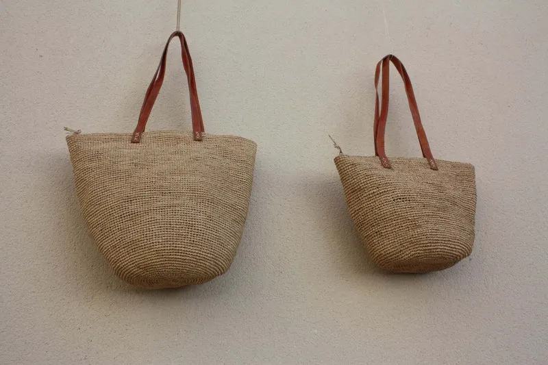 SAC CROCHET RAPHIA - Anses Longues Cuir - Fond rond & Poche intérieure - Entièrement Fait Main - Artisanat Madagascar -