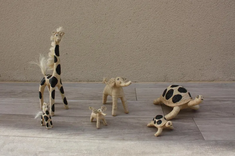 Petit Animaux en RAPHIA - Tressé Main - Tortue Girafe Éléphant - Artisanat de Madagascar - Décoration Sculpture Statue