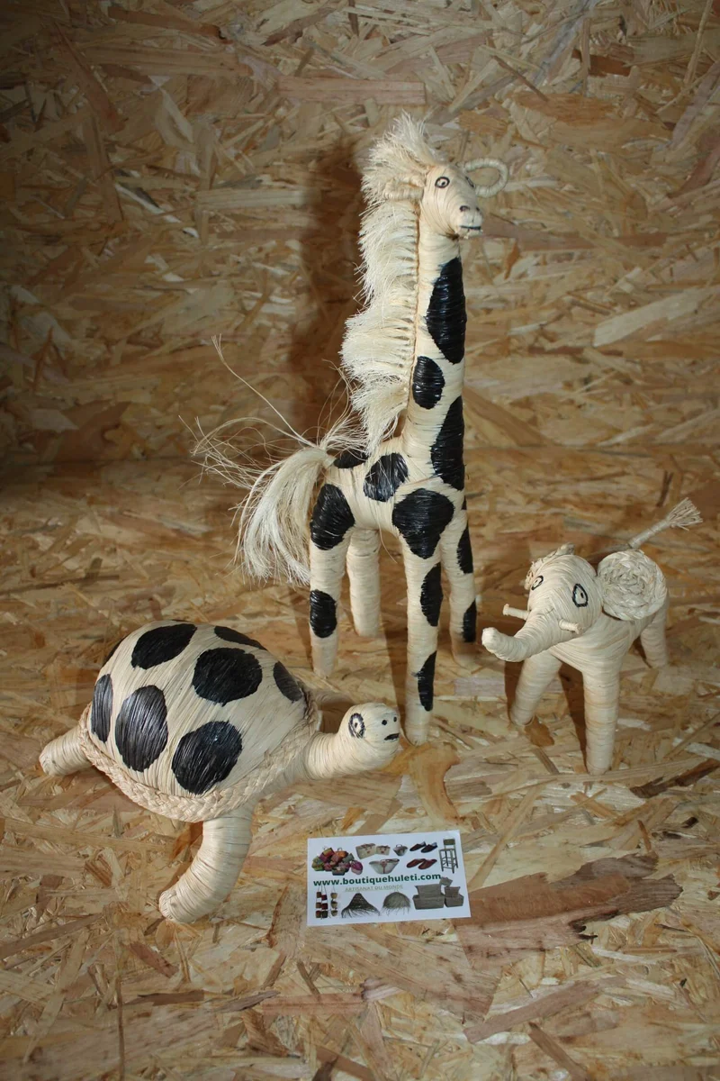 Petit Animaux en RAPHIA - Tressé Main - Tortue Girafe Éléphant - Artisanat de Madagascar - Décoration Sculpture Statue