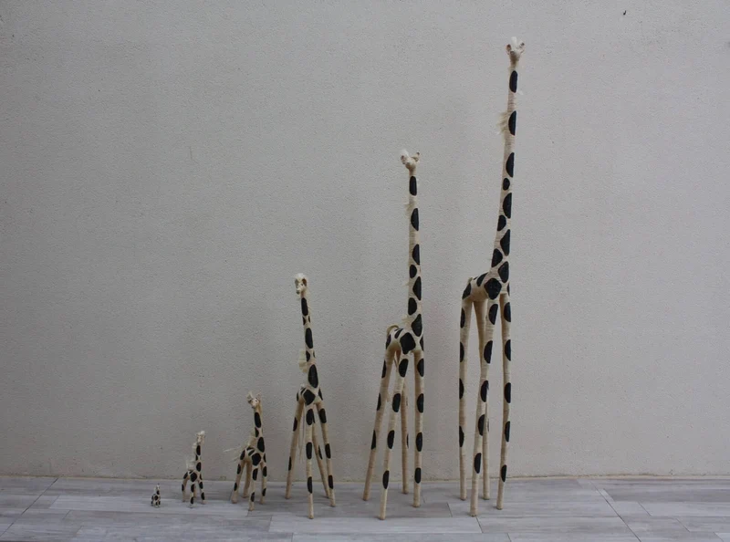 Superbe GIRAFE en RAPHIA - Tressé Main - 6 TAILLES - Artisanat de Madagascar - Décoration Sculpture Statue
