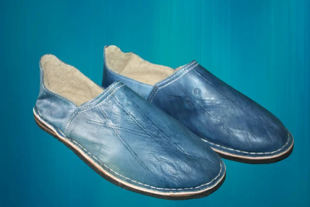 BABOUCHES BLEU FOURRÉES - Polaire & Cuir - Chaleur et Confort - 100% Artisanal - Homme / Femme - Du 38 au 45 -