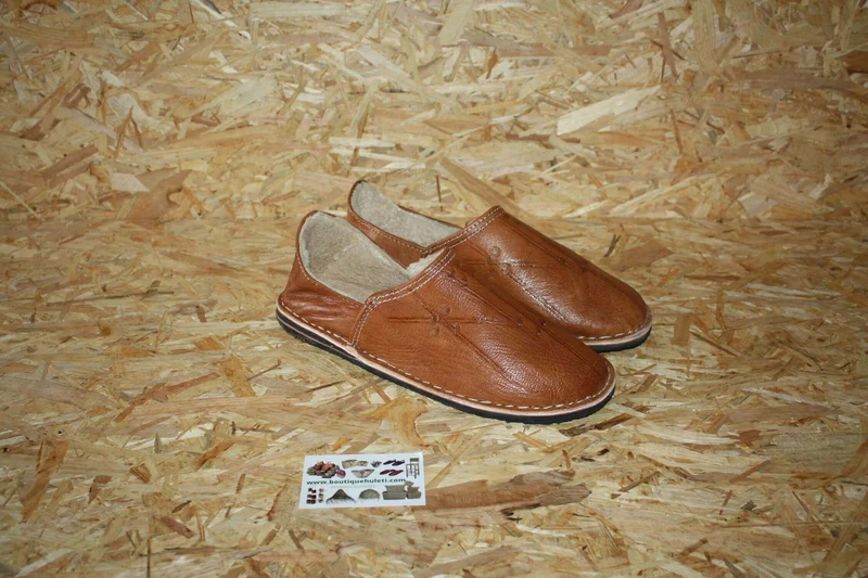 BABOUCHES CAMEL FOURRÉES - Polaire & Cuir - Chaleur et Confort - 100% Artisanal - Homme / Femme - Du 38 au 45 -