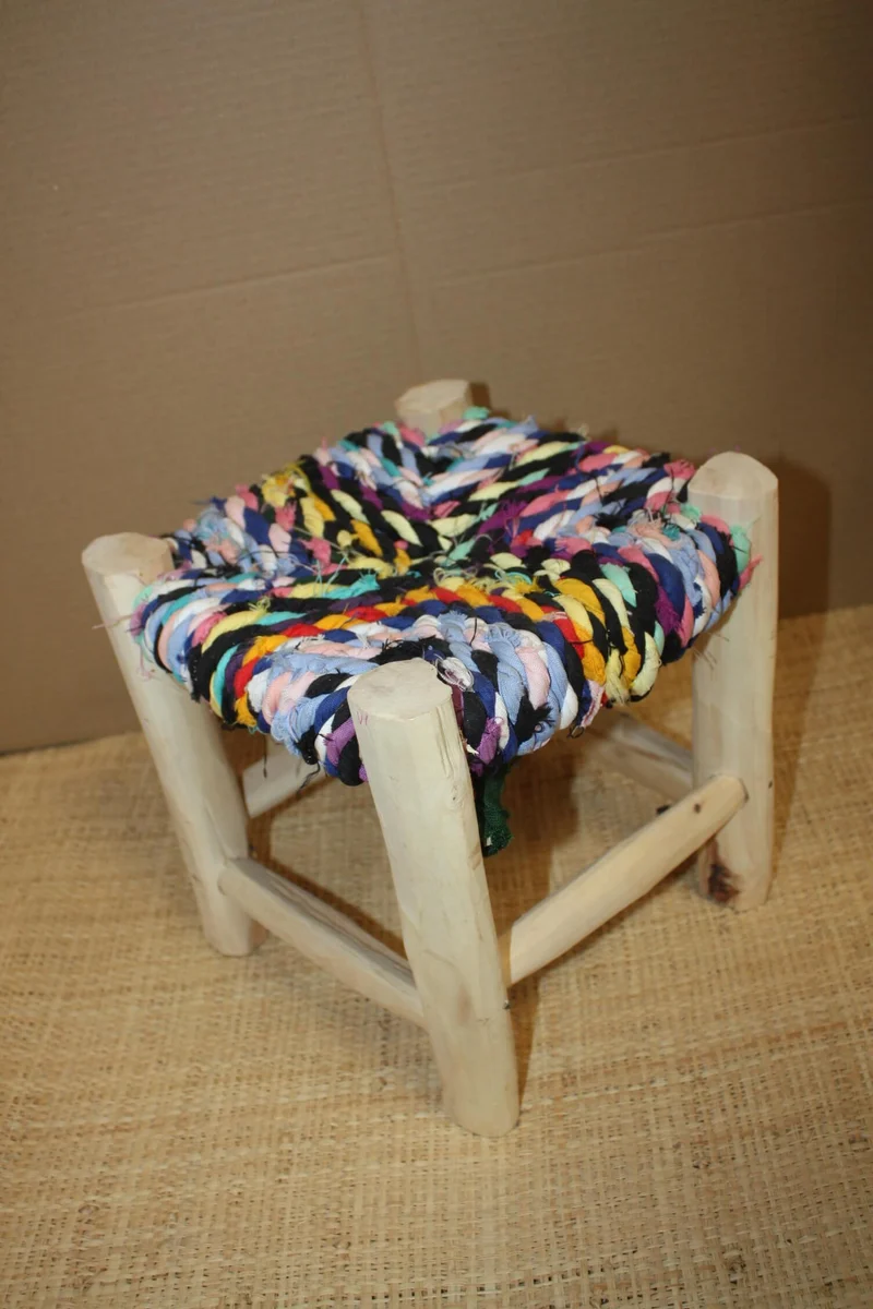 PETIT TABOURET MAROCAIN - Bois de Citronnier & Tissu recyclé - Artisanat Boucherouite - Décoration Durable -