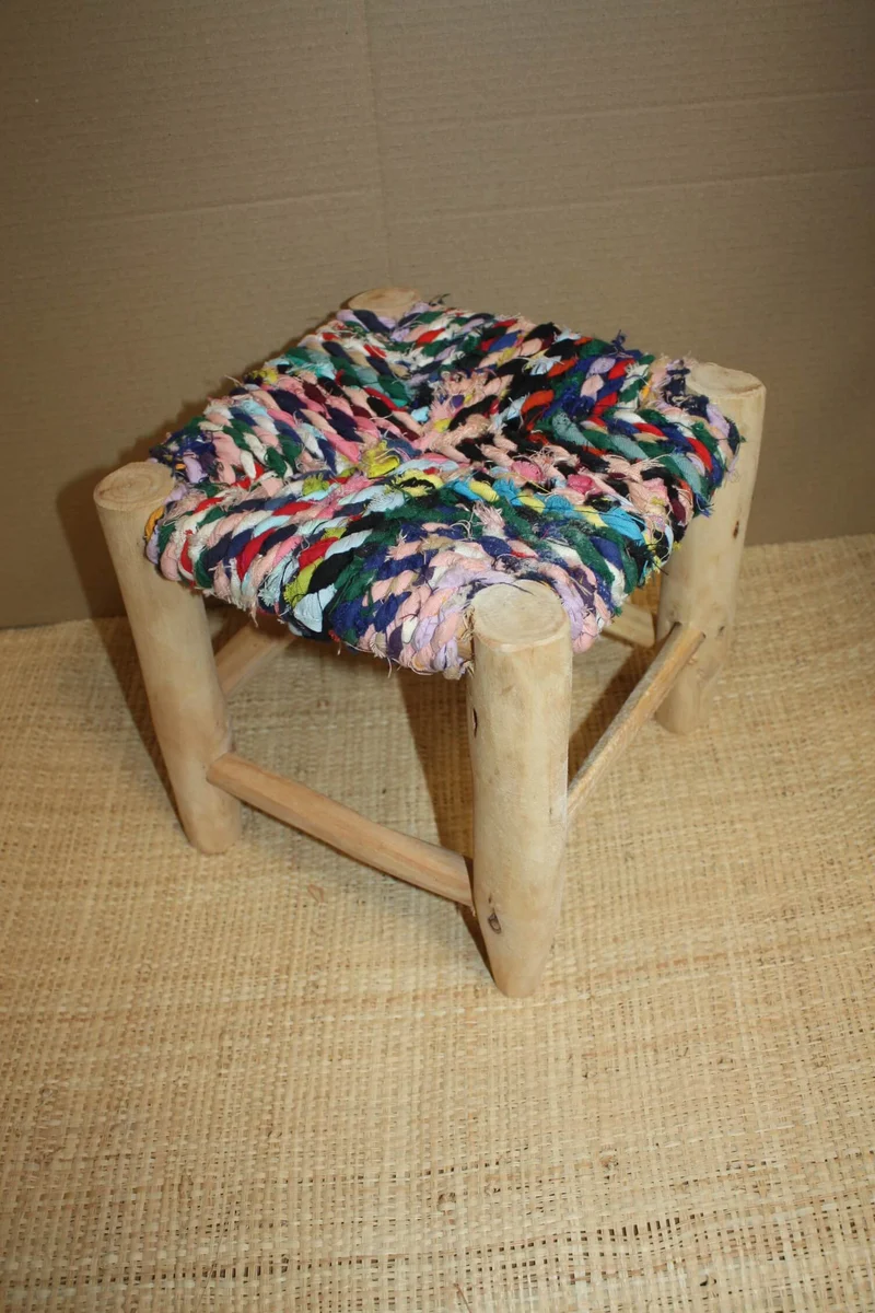 PETIT TABOURET MAROCAIN - Bois de Citronnier & Tissu recyclé - Artisanat Boucherouite - Décoration Durable -