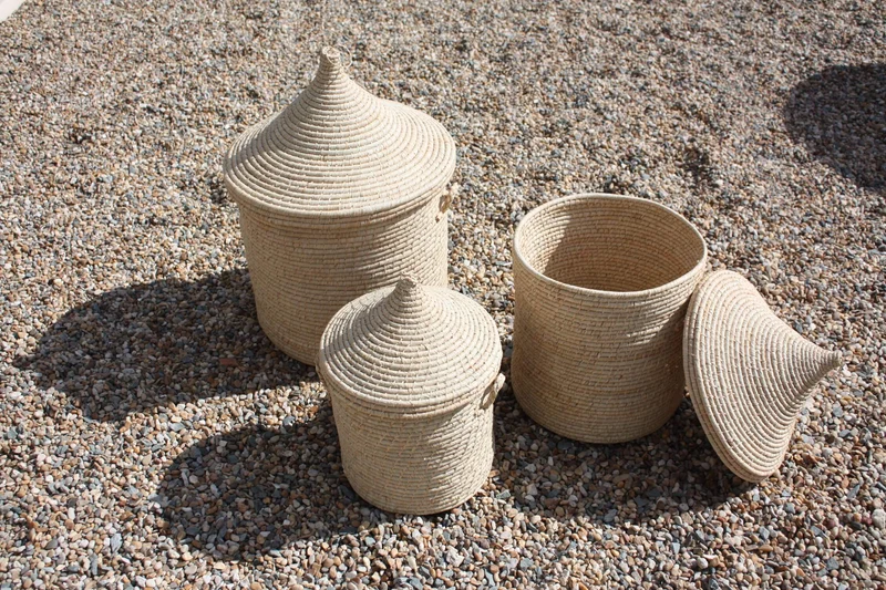 Panier à linge Rond - TRESSÉ MAIN en RAPHIA - Corbeille osier paille rotin - Chapeau Pointu