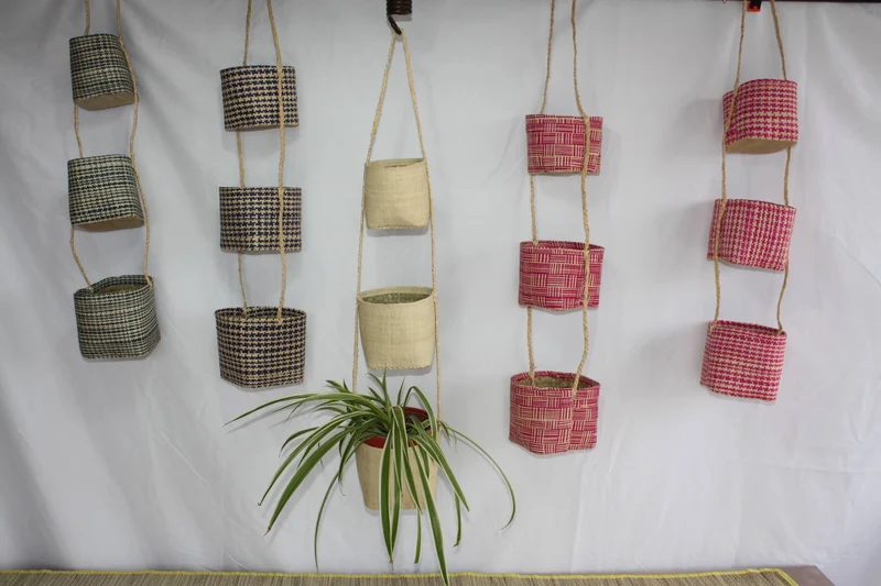 3 paniers suspendus - Porte plantes ou épices - Petits pots de rangement SUPERBE DECO - rabane osier rotin