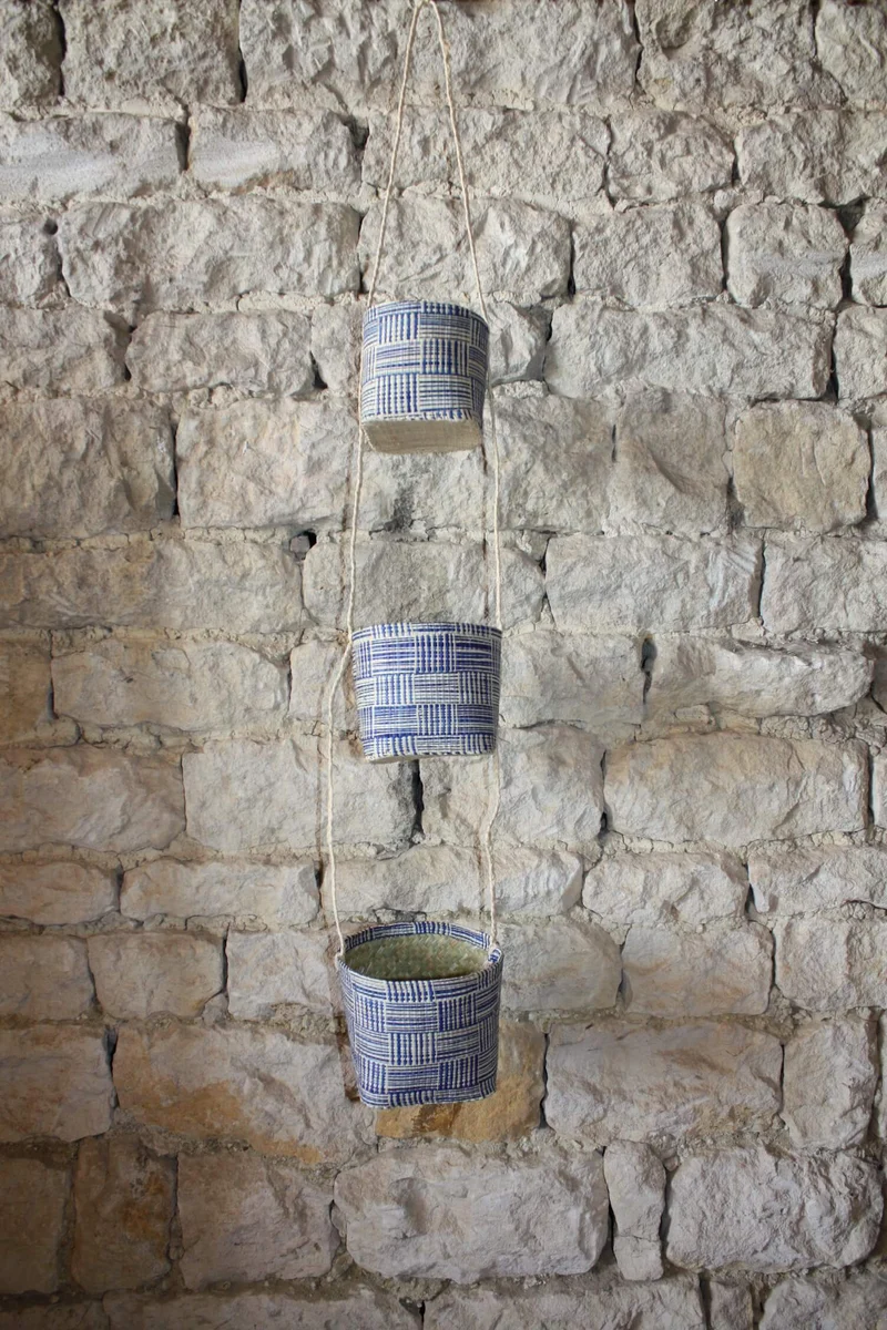 3 paniers suspendus - Porte plantes ou épices - Petits pots de rangement SUPERBE DECO - rabane osier rotin