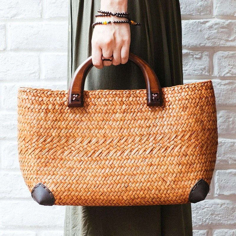 Sac rotin avec anses en bois élégant