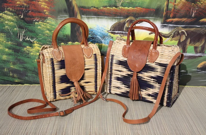 Panier Valise Bleu fermeture Cuir Magnétique - Superbe Sac à main original - CRÉATION UNIQUE HULÉTI