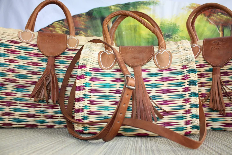 Panier Valise Bicolore fermeture magnétique - JONC + CUIR - Sac à main Tressé main - CRÉATION UNIQUE HULÉTI