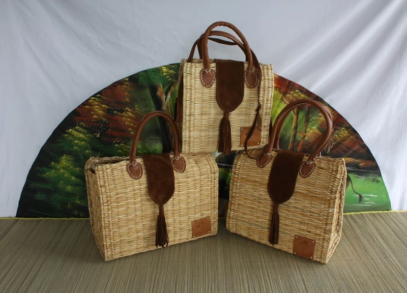 Panier tressé fermé rabat Daim Camel - Sac à main bandoulière / Cabas à courses chic : Choisissez celui qui vous convient ! CRÉATION UNIQUE