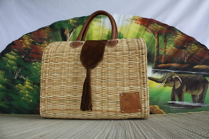 Panier tressé fermé rabat Daim Camel - Sac à main bandoulière / Cabas à courses chic : Choisissez celui qui vous convient ! CRÉATION UNIQUE