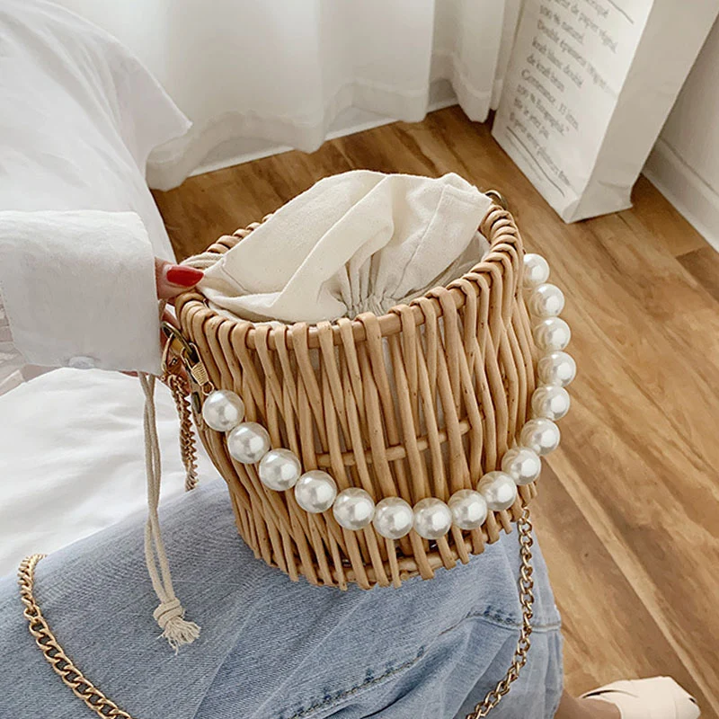 Sac à main en rotin tissé en forme de panier