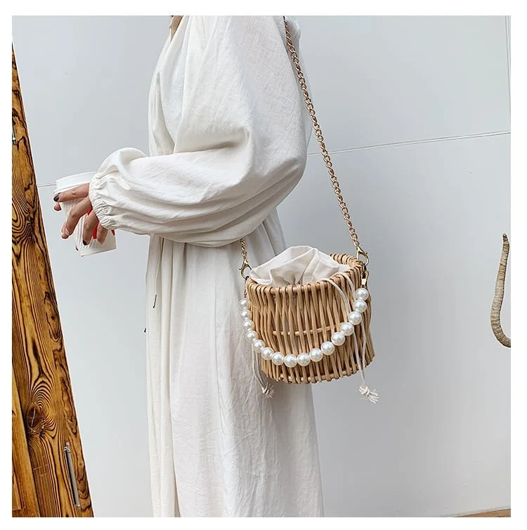 Sac à main en rotin tissé en forme de panier