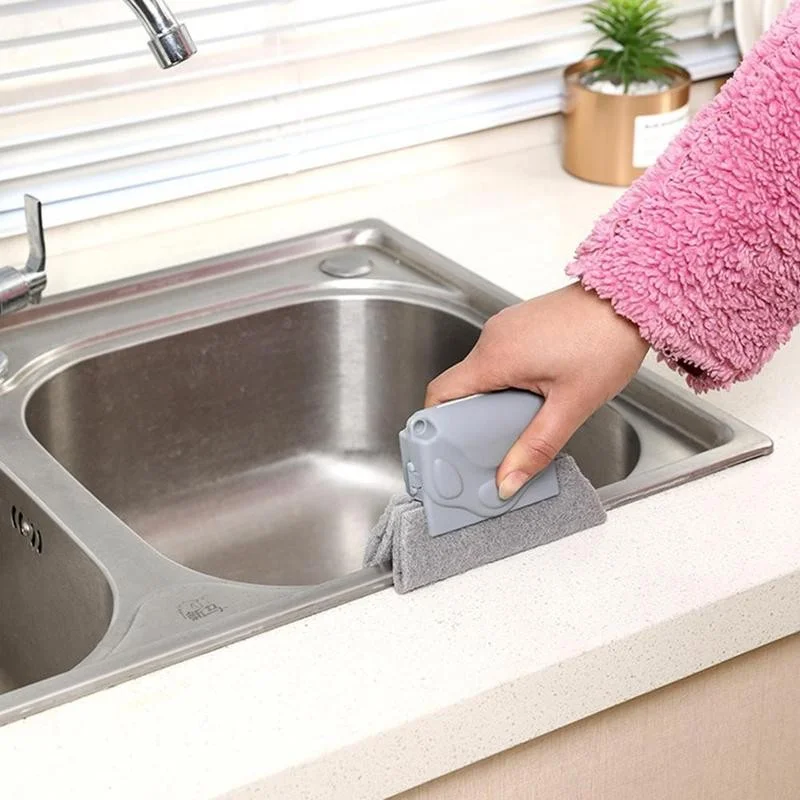 Brosse pour rails de fenêtres et recoins