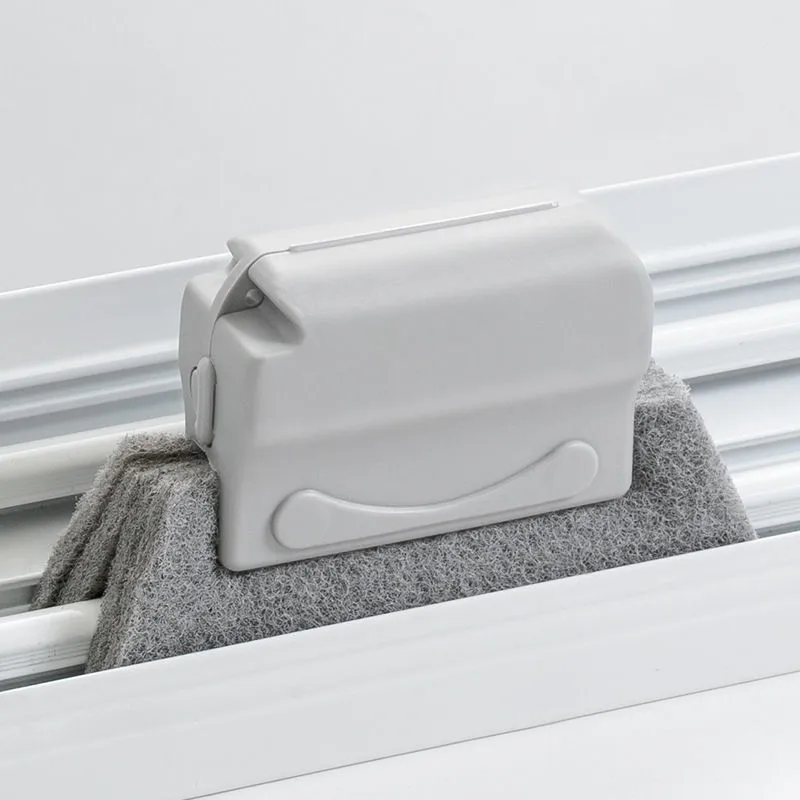 Brosse pour rails de fenêtres et recoins