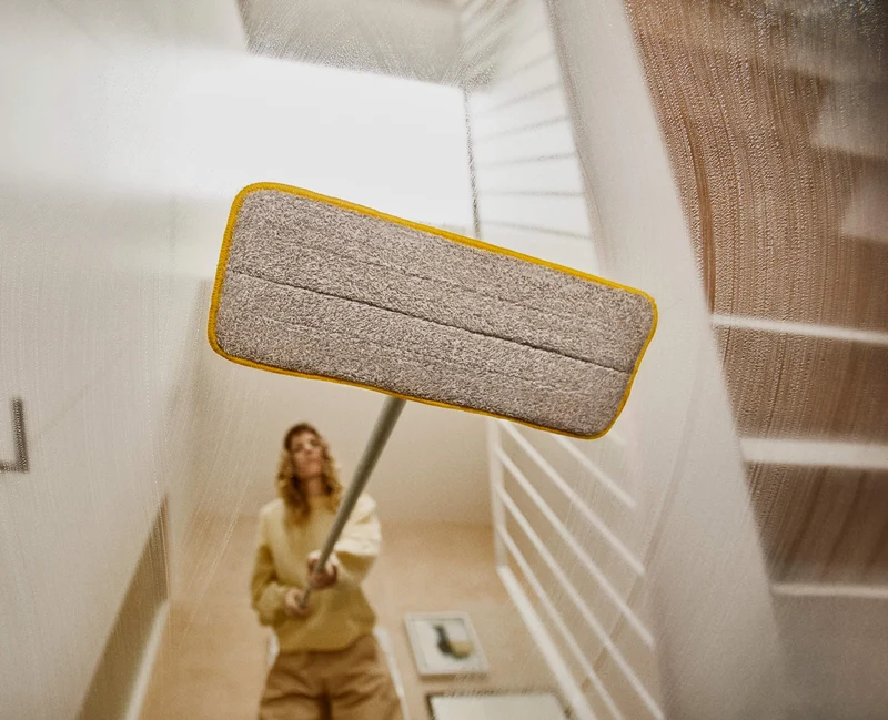 Système de nettoyage des sols avec tête en microfibre et tampons de rechange UltraClean