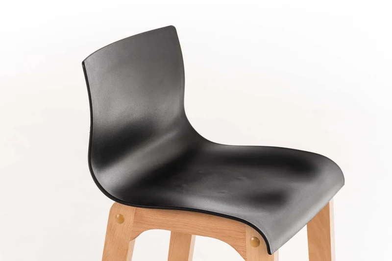 Tabouret de bar design scandinave x1 structure de 4 pieds en bois assise en plastique noir 10_0004943