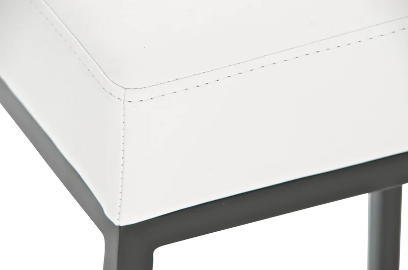 Lot de 2 tabourets de bar avec repose-pieds design simple hauteur 85 cm en PVC blanc et métal noir 10_0004380