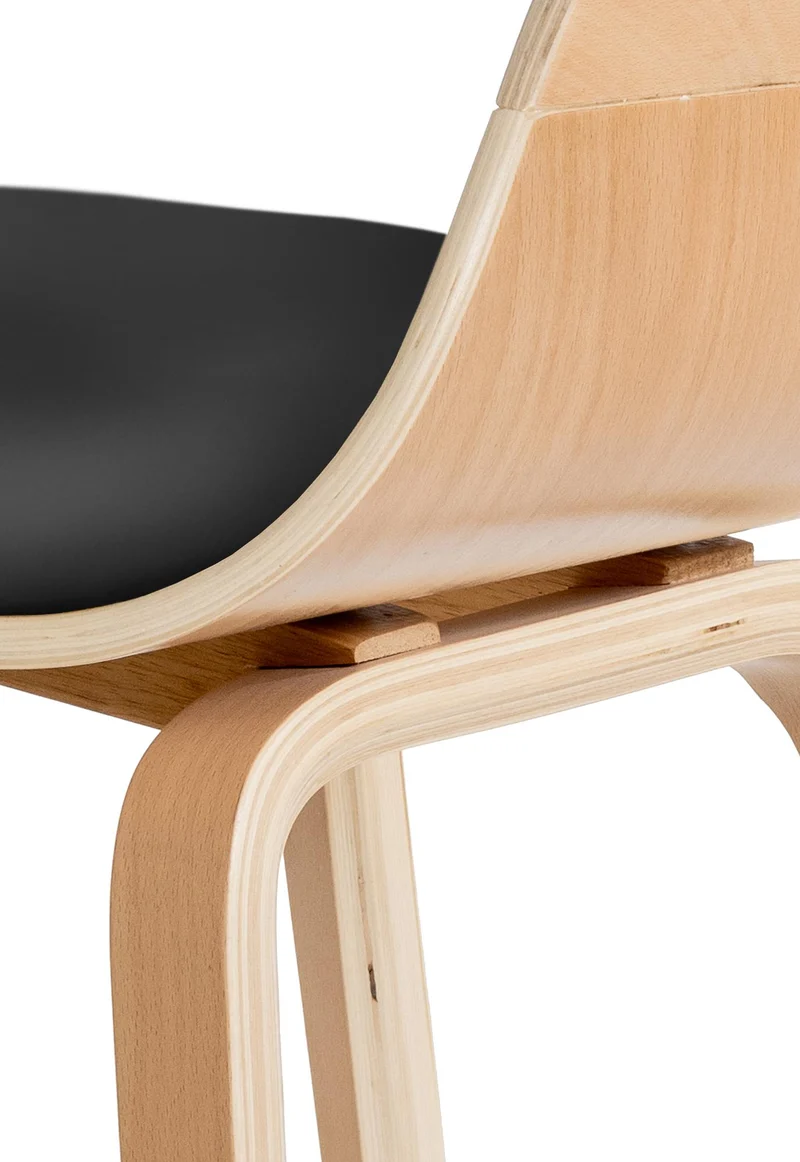 Chaise de salle à manger design scandinave en PVC noir et structure en bois clair 10_0001911