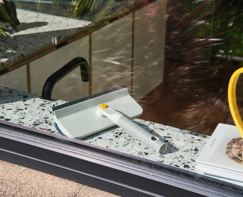 Outil de Nettoyage de Vitres 2-en-1 avec Manche Télescopique CleanTech™