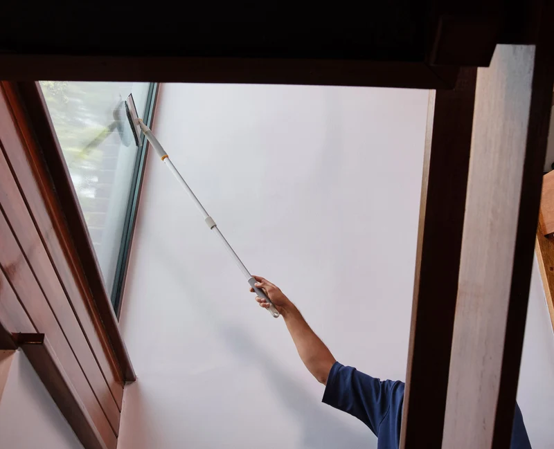 Outil de Nettoyage de Vitres 2-en-1 avec Manche Télescopique CleanTech™