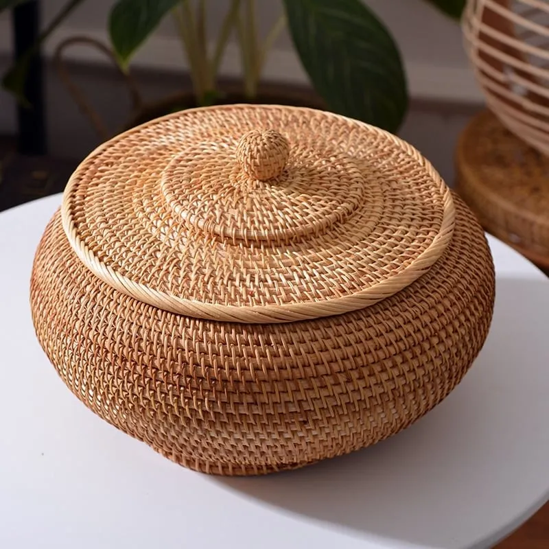 Corbeille ronde en rotin avec couvercle tissé à la main