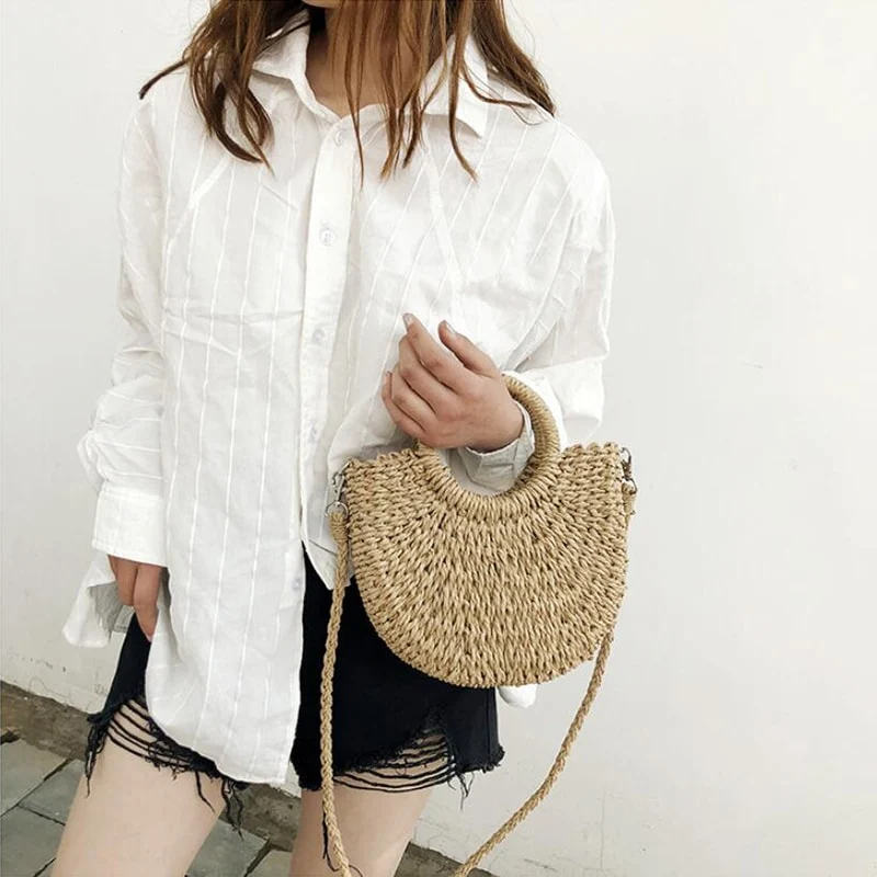 Sac à bandoulière demi-rond tissé en rotin