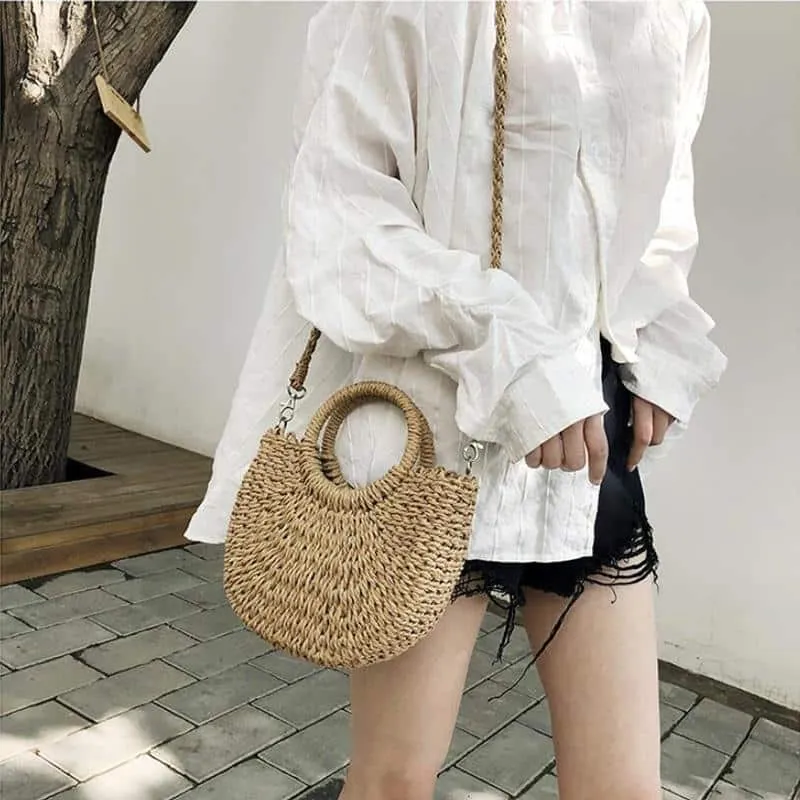 Sac à bandoulière demi-rond tissé en rotin