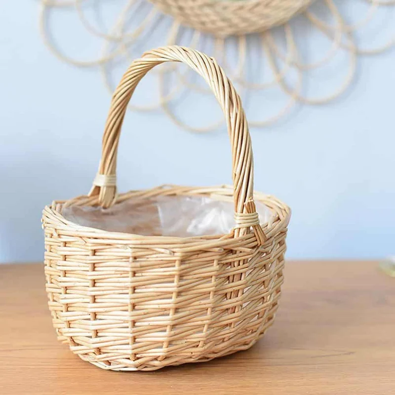 Corbeille en rotin beige avec anse