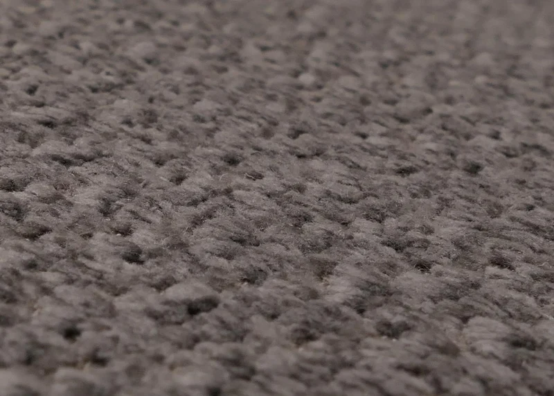 Fauteuil lounge design en tissu chenille gris clair avec accoudoirs moderne confortable 04_0009027