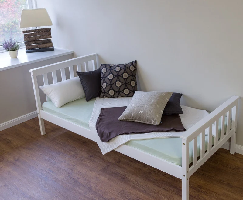 Lit pour enfant 90x200cm avec sommier à lattes en bois blanc LIT06081