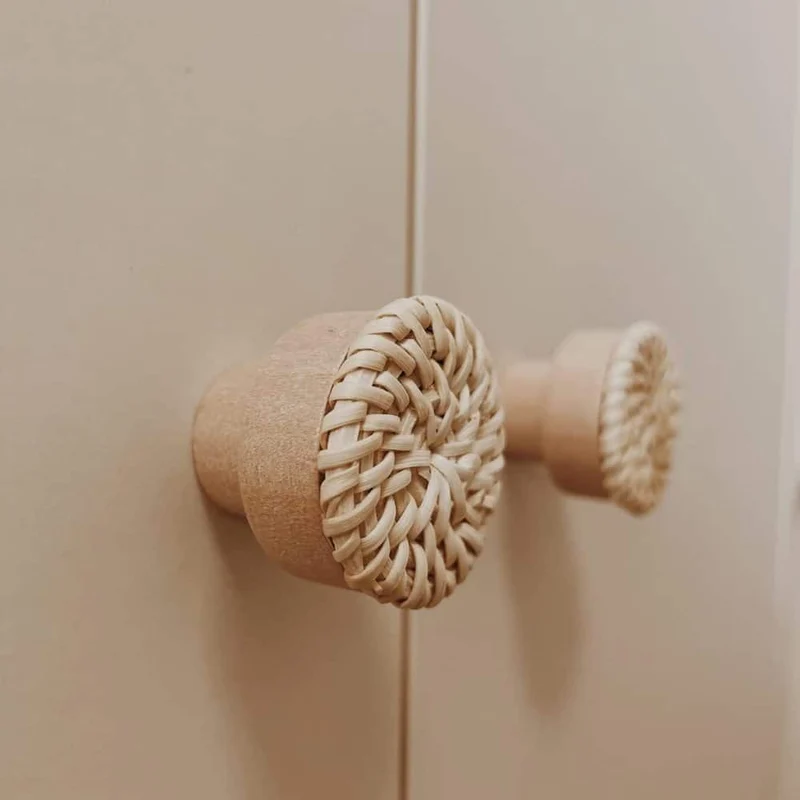 Poignée de meuble en rotin et hêtre