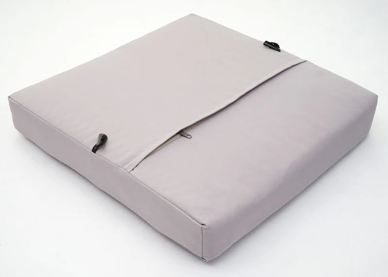 Lot de 2 tabourets bas de jardin en polyrotin noir coussins gris clair 04_0000505