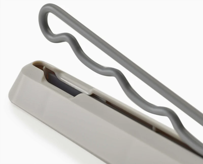 Porte-cintres mural rétractable Orderly™ écru
