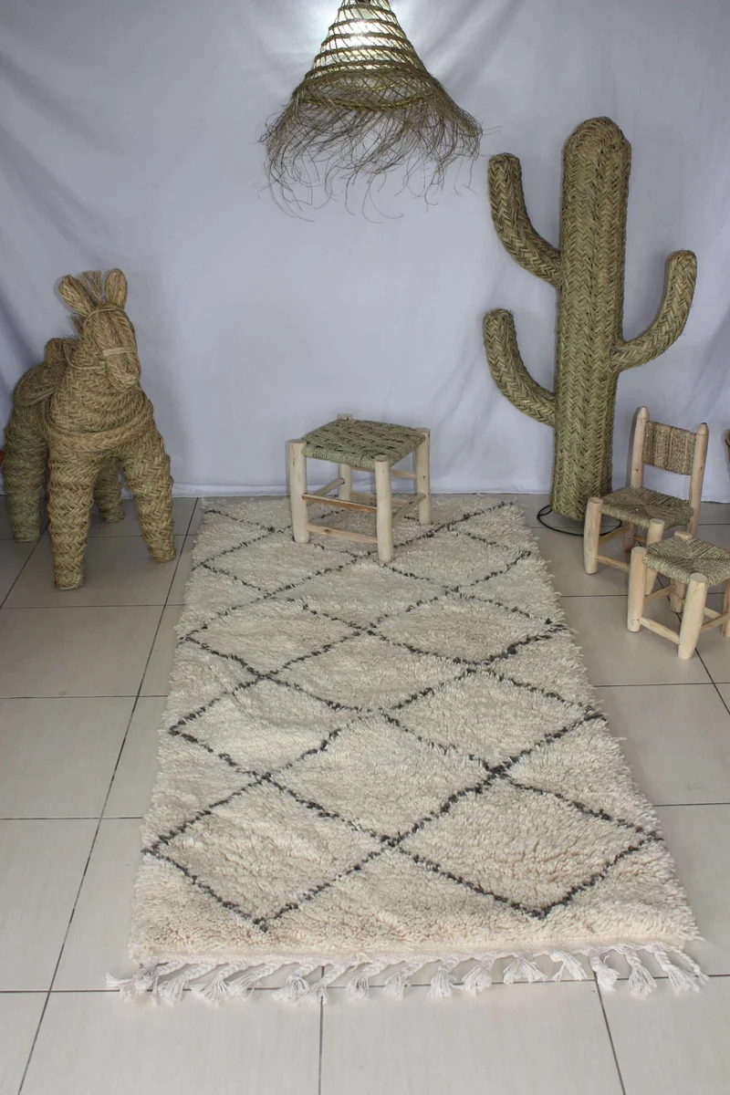 LONG & GRAND Tapis Marocain Blanc Beni Ouarain - Motif Losange Noir - Artisanal Berbère - 100% Laine de mouton