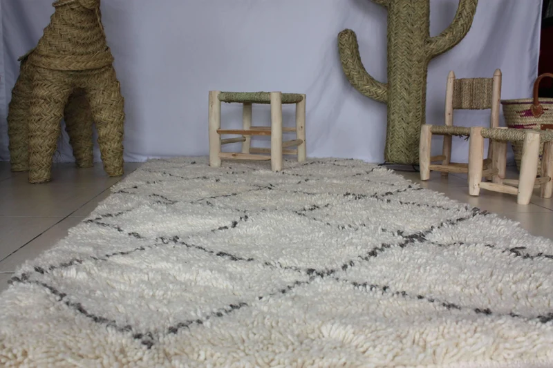 LONG & GRAND Tapis Marocain Blanc Beni Ouarain - Motif Losange Noir - Artisanal Berbère - 100% Laine de mouton