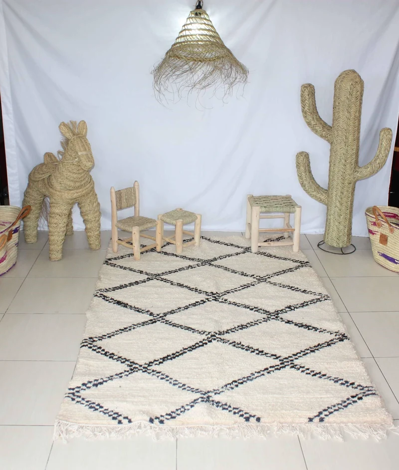 MAGNIFIQUE GRAND Tapis Marocain Beni Ouarain - Blanc motif Losange Noir - Artisanal Berbère - 100% Laine de mouton
