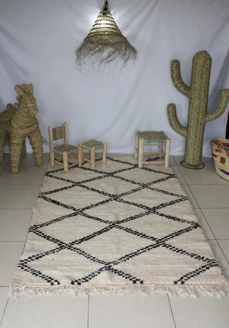 MAGNIFIQUE GRAND Tapis Marocain Beni Ouarain - Blanc motif Losange Noir - Artisanal Berbère - 100% Laine de mouton