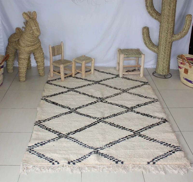 MAGNIFIQUE GRAND Tapis Marocain Beni Ouarain - Blanc motif Losange Noir - Artisanal Berbère - 100% Laine de mouton