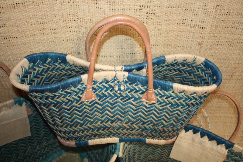Superbe GRAND Panier XXL de MADAGASCAR - 3 tailles - sac cabas - idéal courses , marchés , travail , plage ... raphia palmier roseau jonc