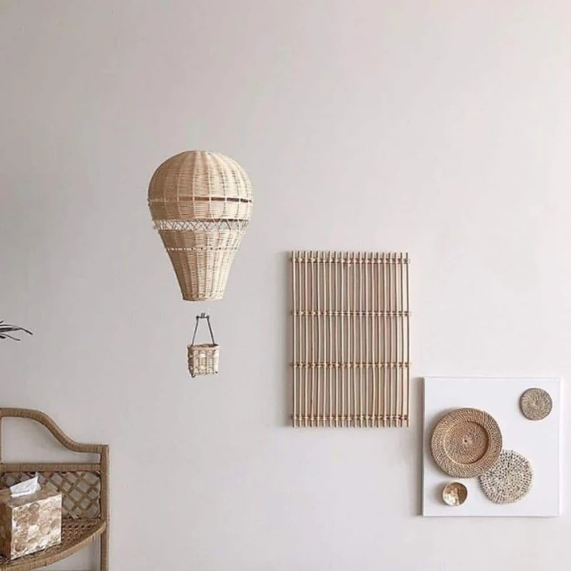 Montgolfière en rotin tissé à la main suspendu pour chambre d’enfants
